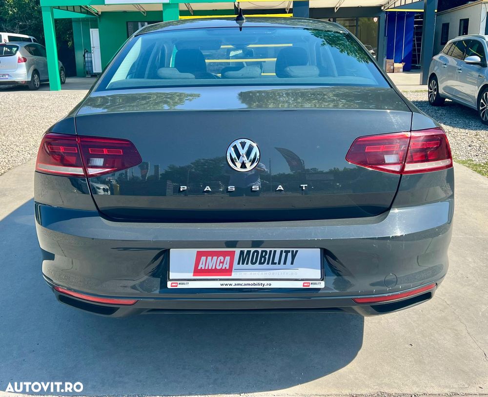 Volkswagen Passat 2.0 TDI DSG Trendline - 6