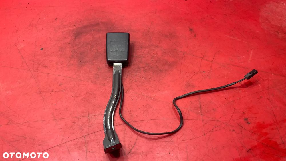 Volkswagen PASSAT B6 Prawa strona Klamra przedniego pasa bezpieczeństwa - 1