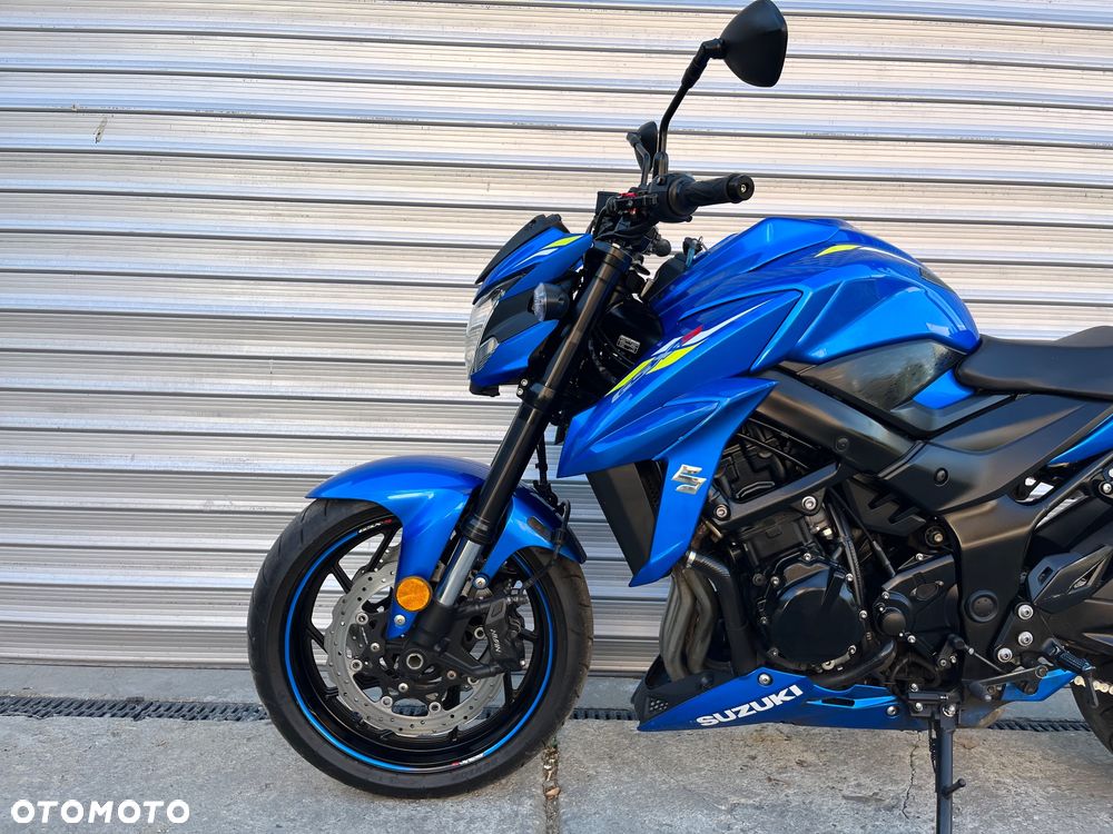 Suzuki GSX - 3