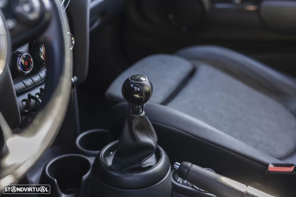 MINI 3 Portas Cooper D - 18