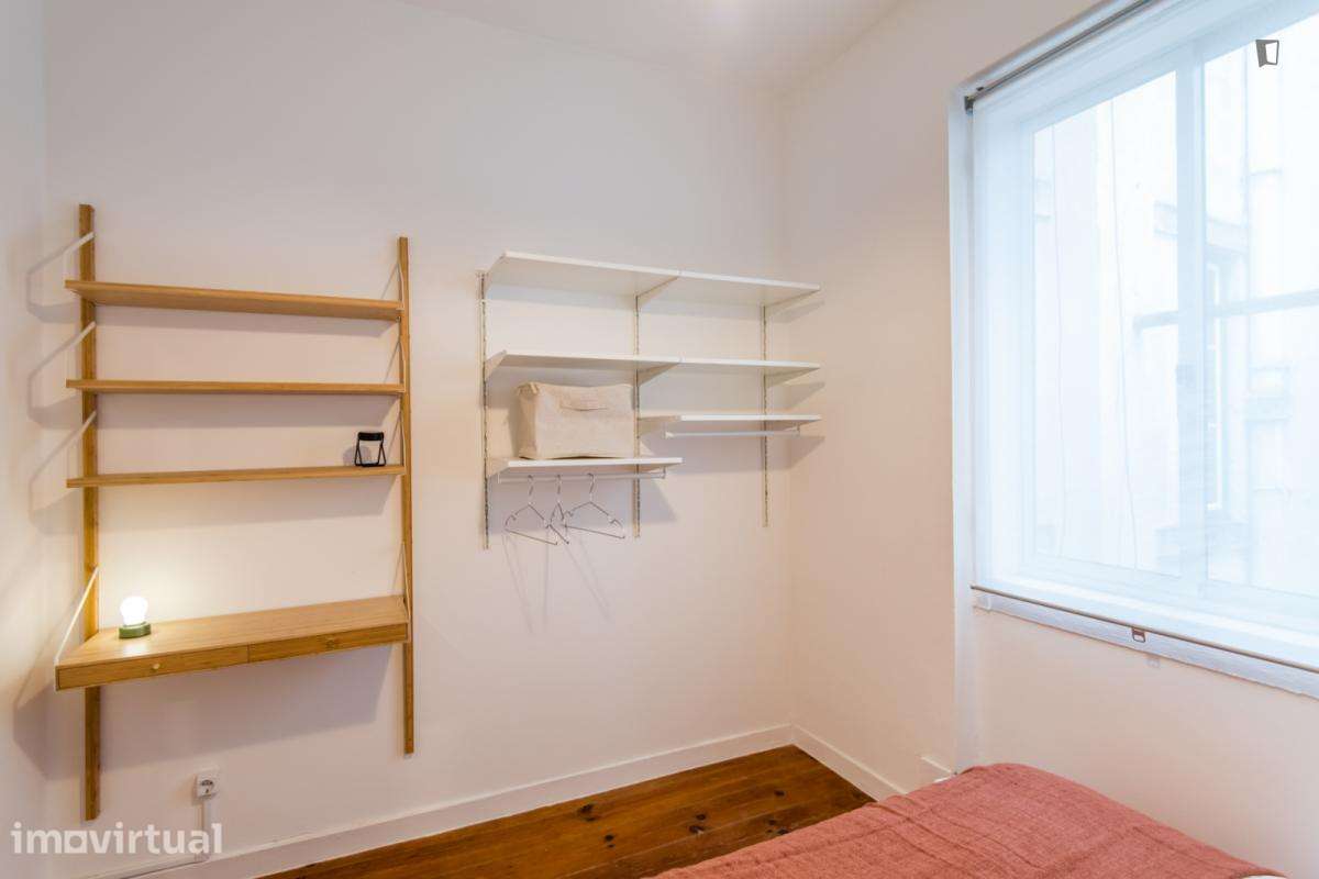 Quarto - localizado em Penha Lisbon - Grande imagem: 5/12