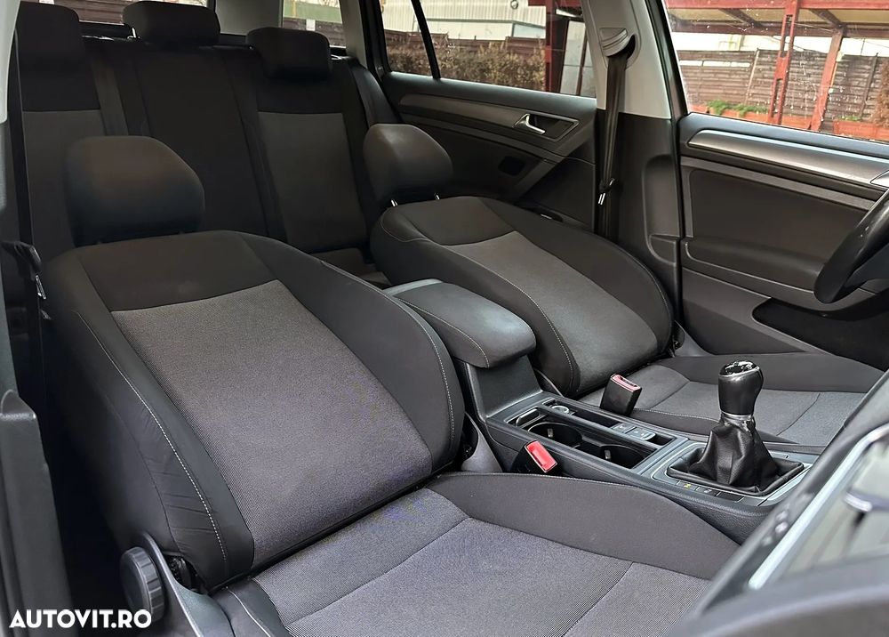 Volkswagen Golf - 10