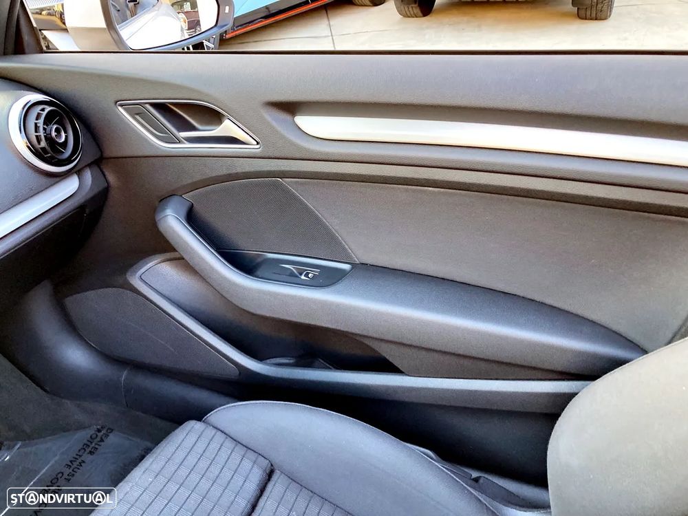 Audi A3 Cabrio 1.6 TDI (clean diesel) Attraction - 21