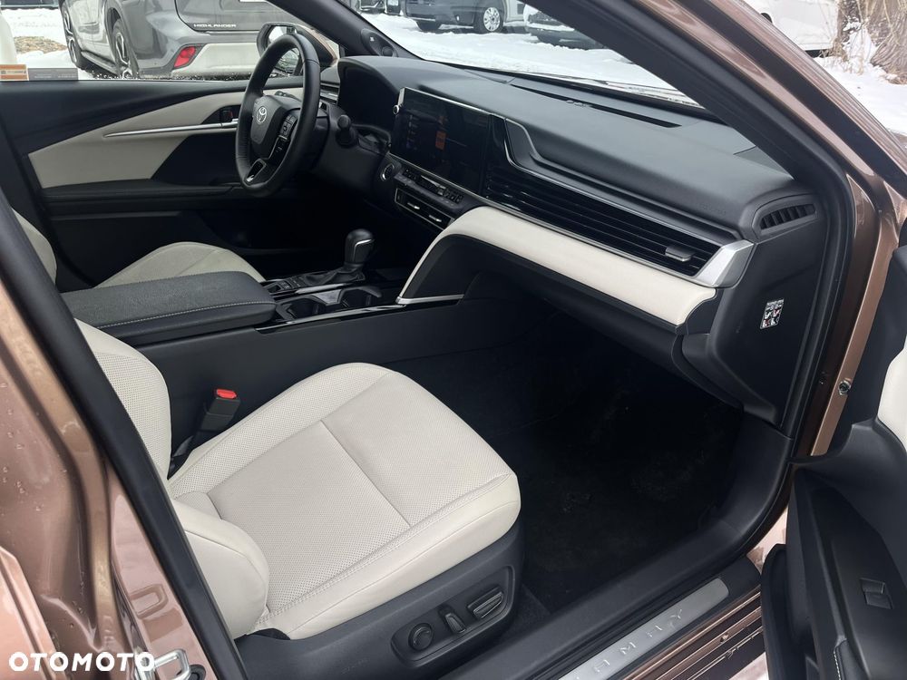 Toyota Camry - 27