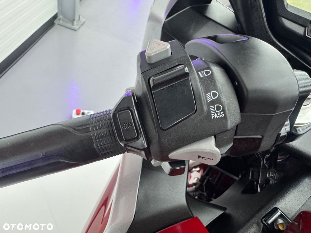 Honda VFR - 22