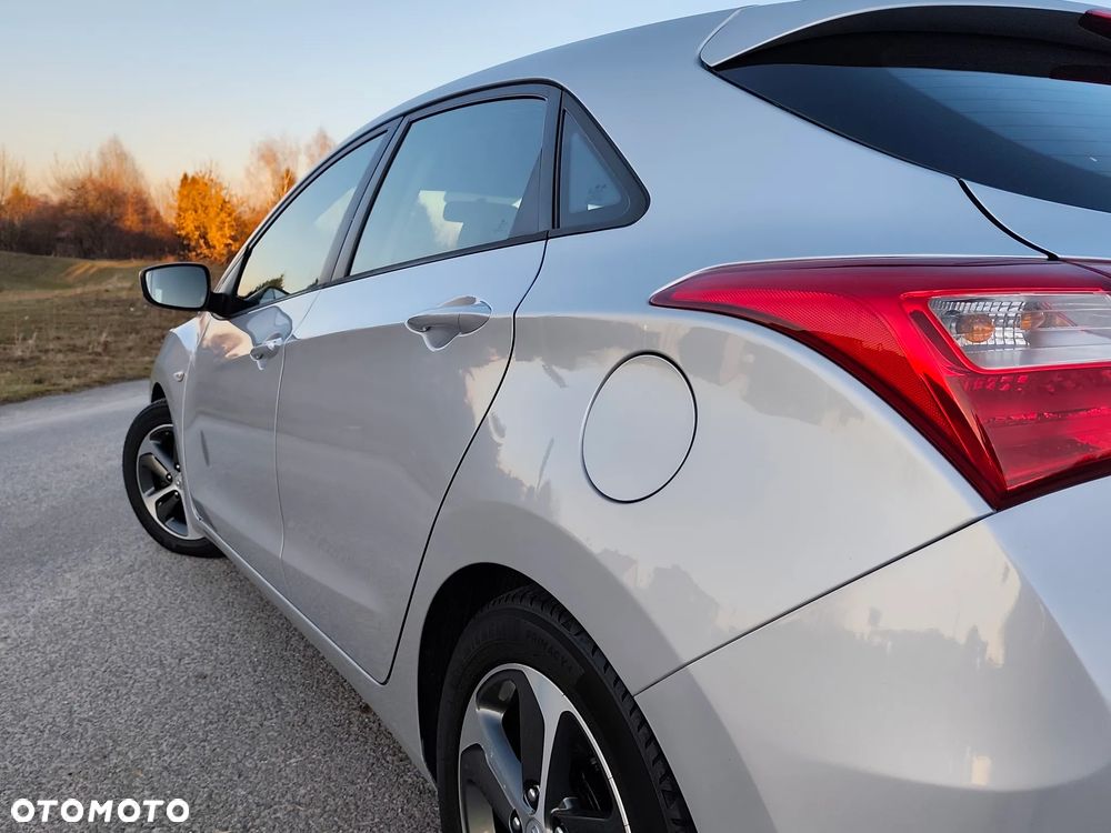 Hyundai i30 blue 1.4 YES Silver - 28