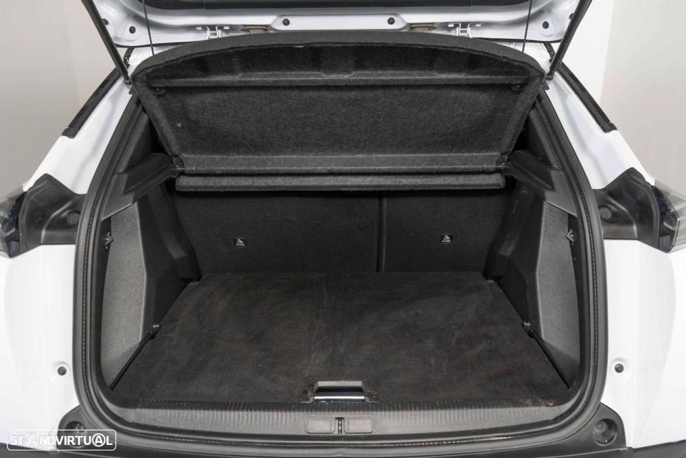 Peugeot 2008 1.2 PureTech GT EAT8 - 14