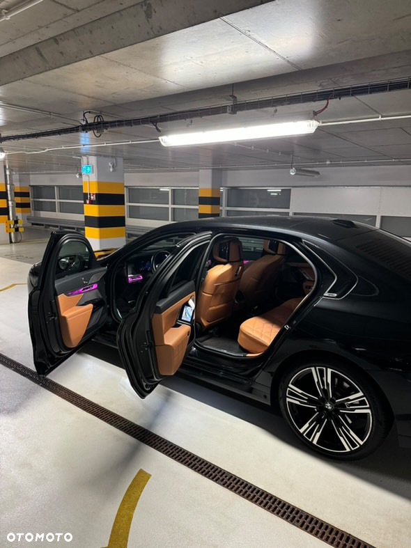 BMW Seria 7 - 11