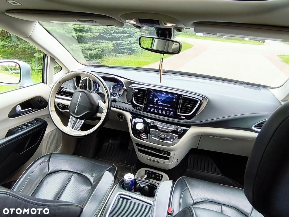 Chrysler Pacifica - 8