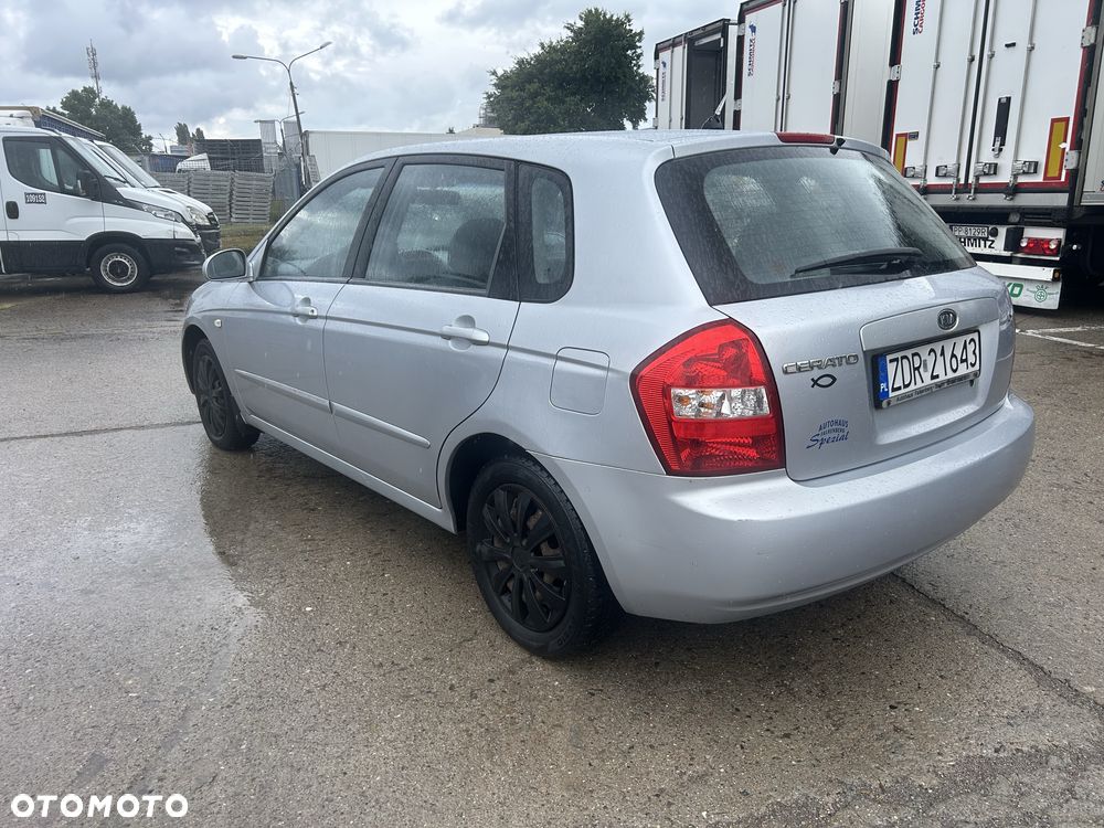 Kia Cerato - 4