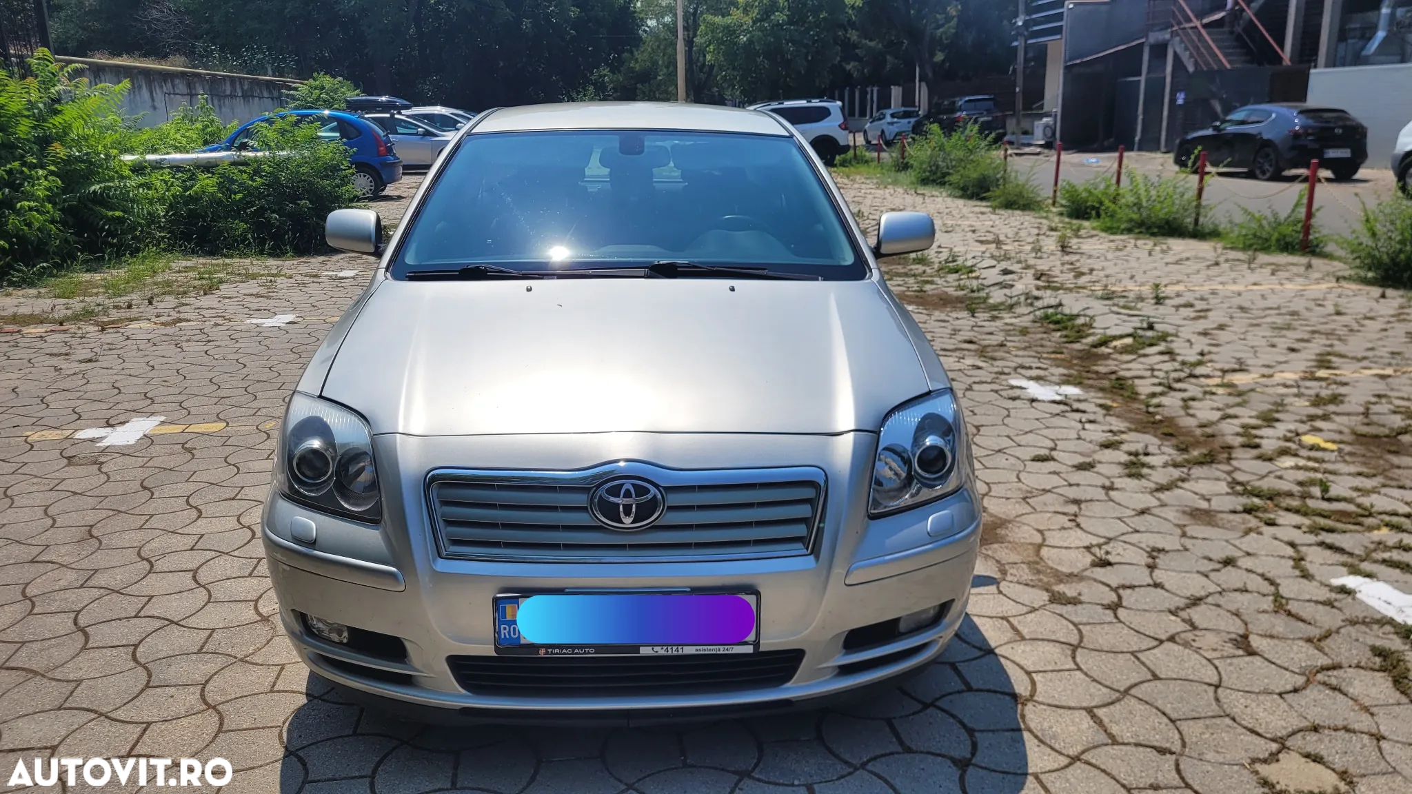 Toyota Avensis 2.2 D-4D Sedan Sol - 3