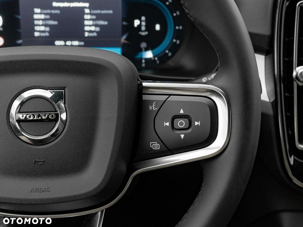 Volvo XC 40 B3 Plus Dark - 18