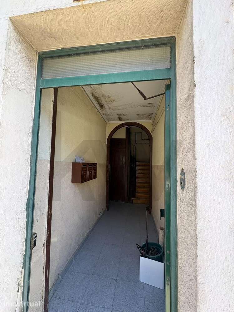 Apartamento para Remodelação com Terraço | Beato, Lisboa - Grande imagem: 3/4