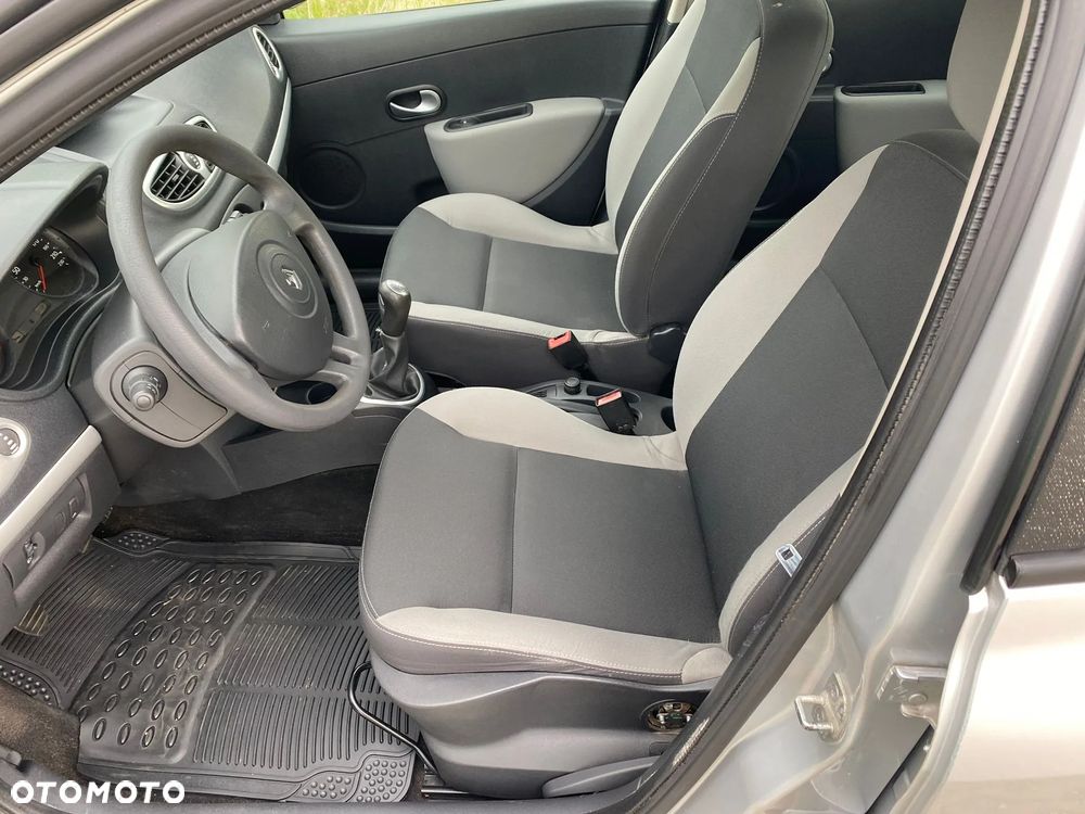 Renault Clio - 22