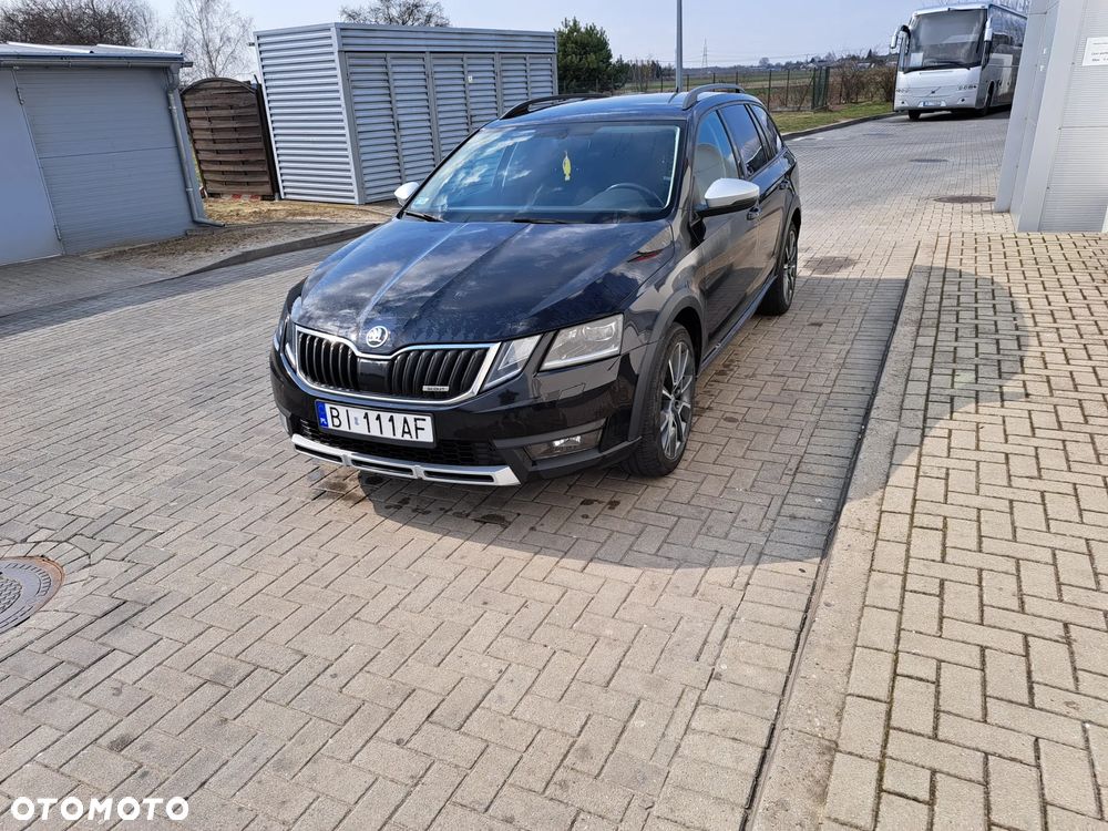 Skoda Octavia Scout 2.0 TDI 4x4 DSG - 3