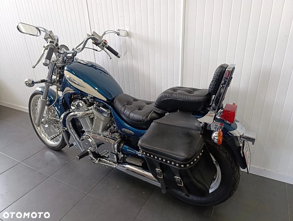 Suzuki Intruder - 8