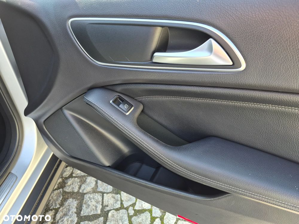 Mercedes-Benz GLA 180 Activity Edition - 26