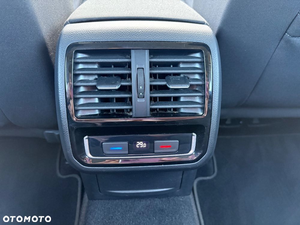 Volkswagen Passat Variant 1.5 TSI EVO Comfortline DSG - 23