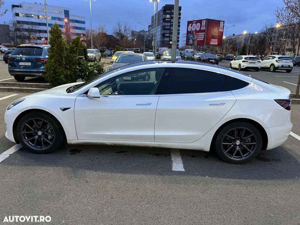 Tesla Model 3 - 8