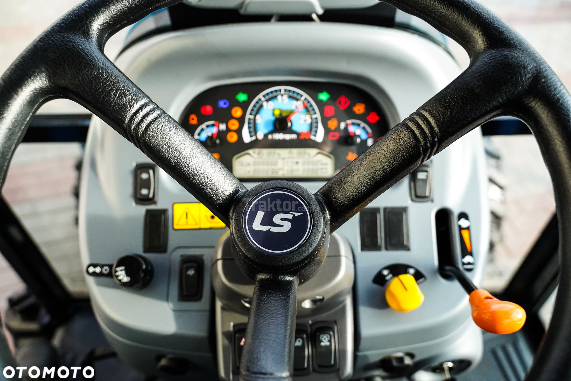 LS Traktor LS MT3.40 HST, CAB 4 x 4 - 40 KM - 8