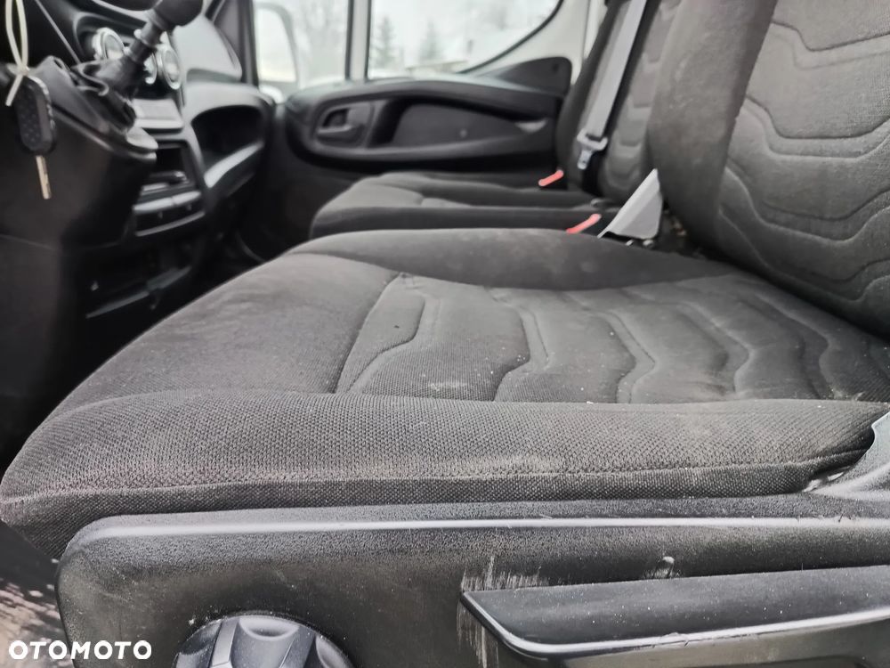 Iveco DAILY 35s13 L2H2 2.3 diesel 126kM, HAK(uciąg 3.5t) OPONY ZIMOWE BDB STAN, OGINALNY NISKI PRZEBIEG! Gotowy do pracy! - 31