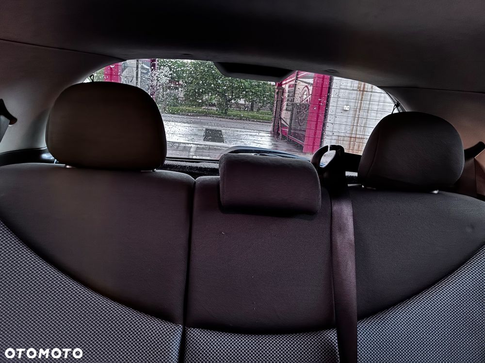 Toyota Yaris 1.4 D-4D Base - 19