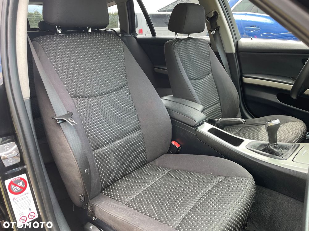 BMW Seria 3 - 37