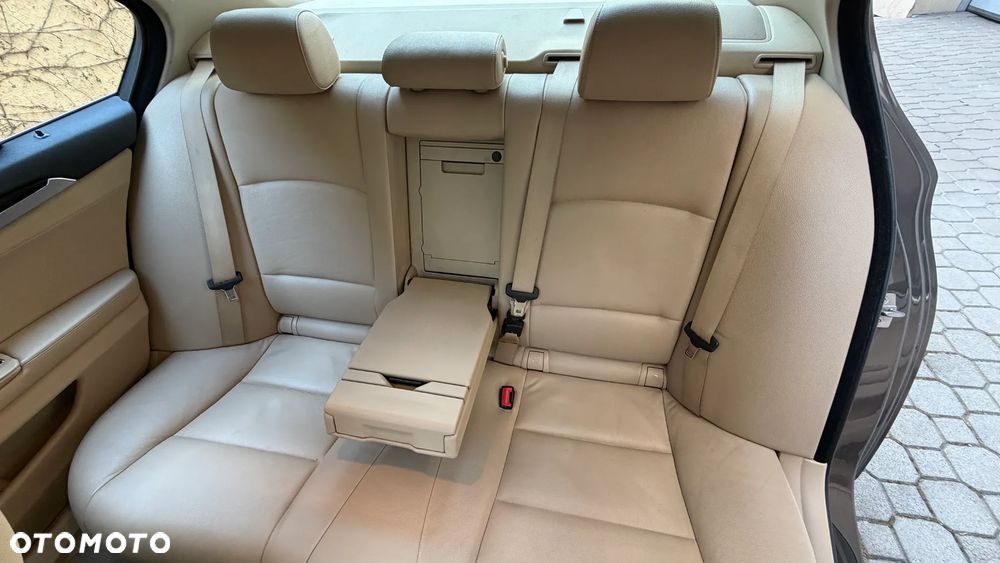BMW Seria 5 520d Efficient Dynamics - 16