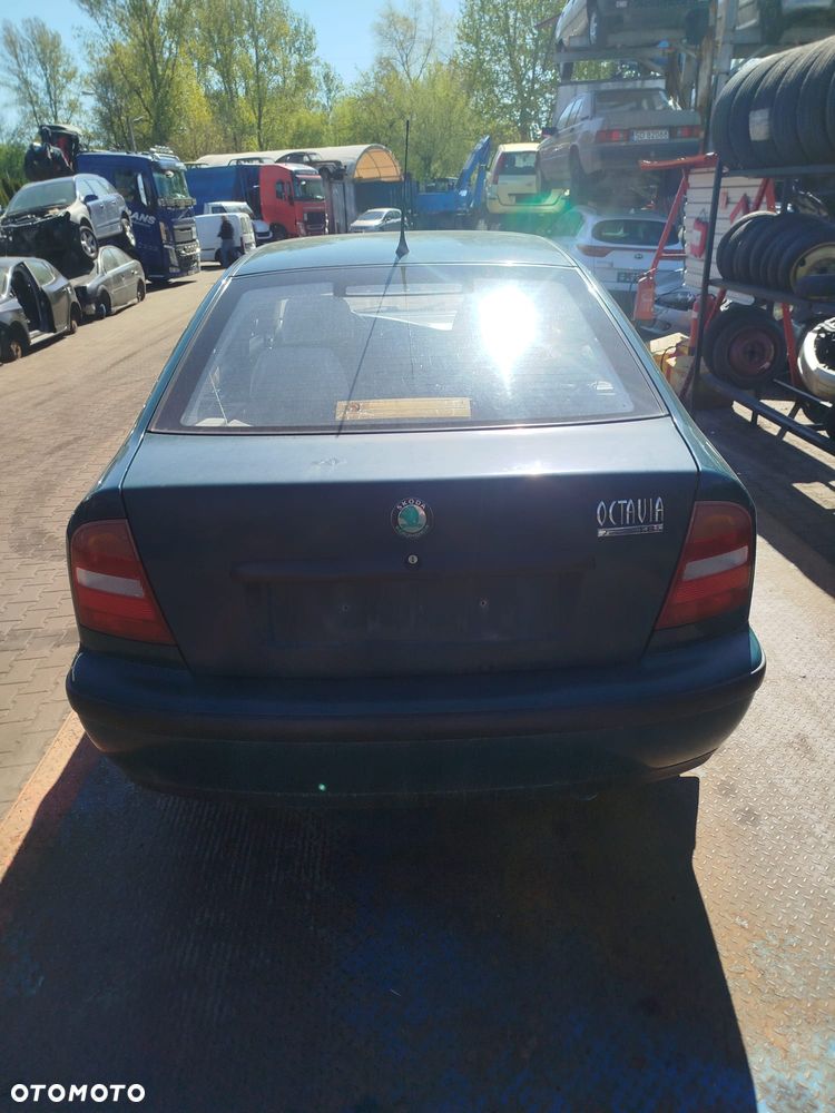 Skoda Octavia 1 na części - 9