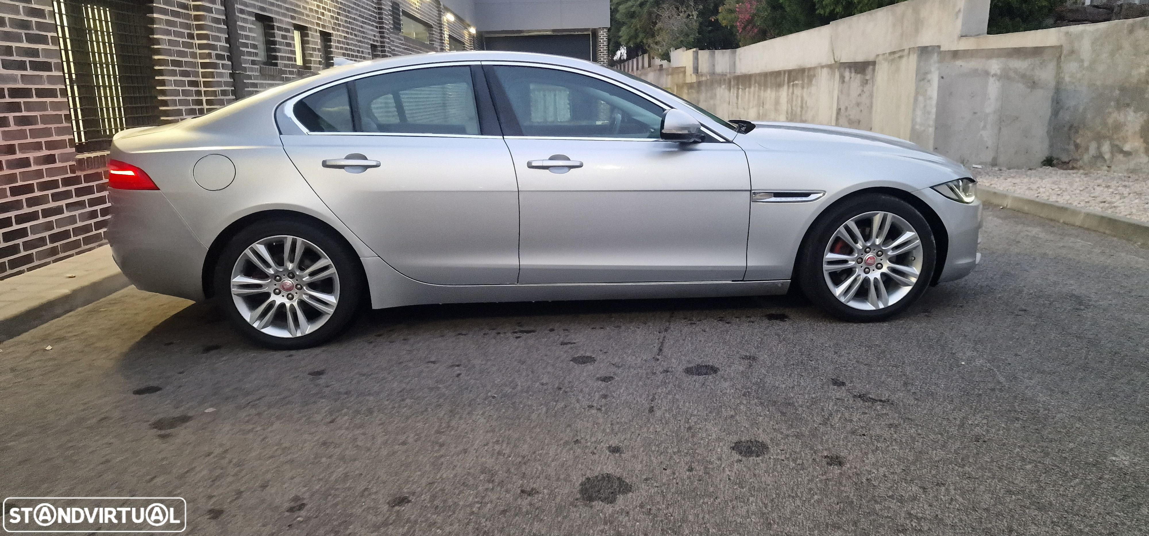 Jaguar XE 2.0 D Prestige Aut. - 8