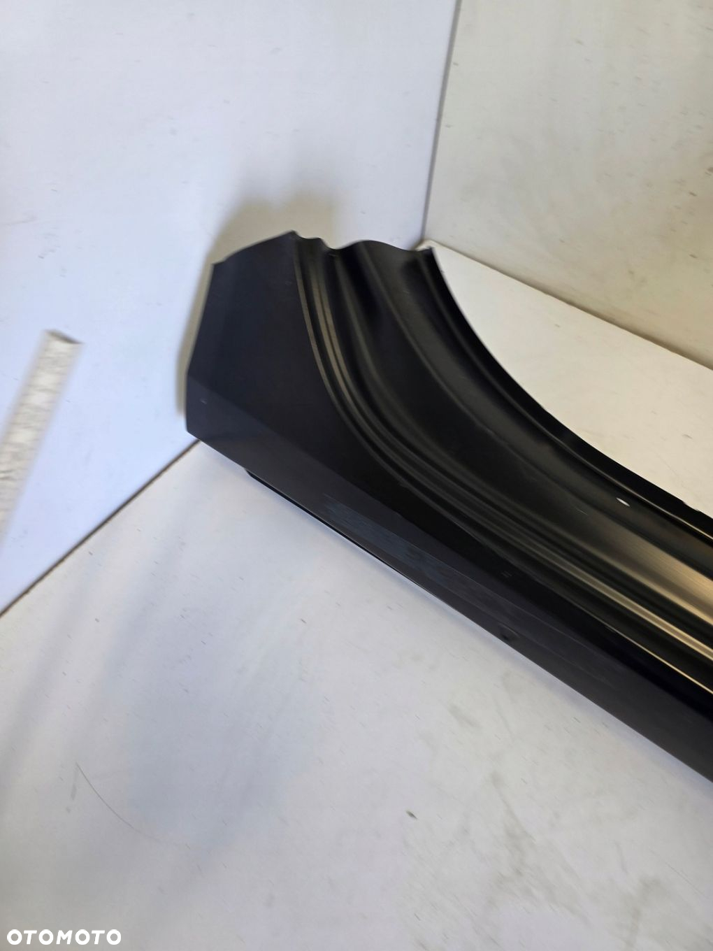 Próg prawy poszycie słupek AUDI A4 B8 8K9803088 08-16r - 8