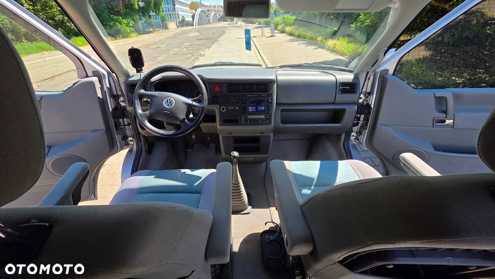Volkswagen Multivan - 12