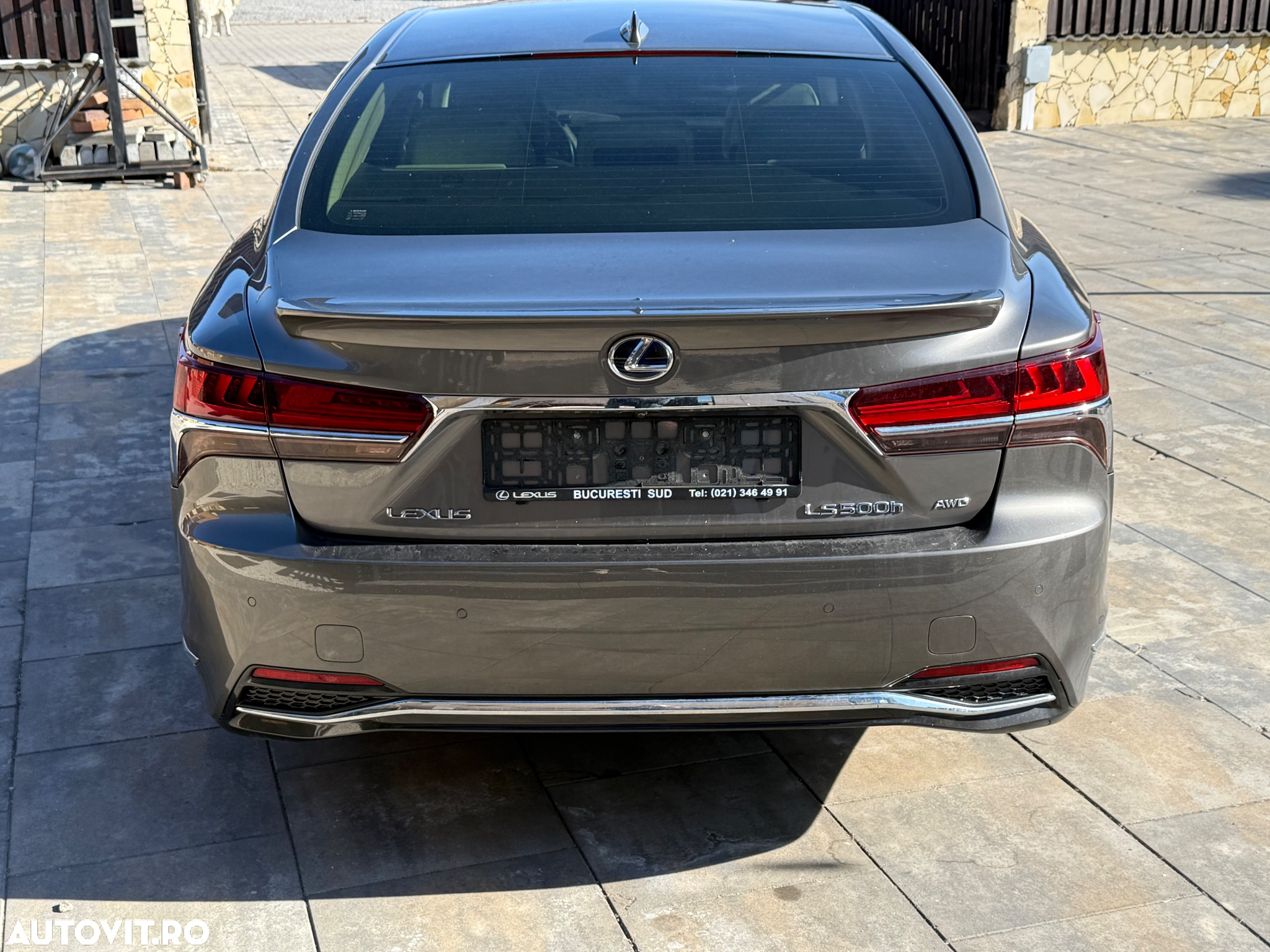 Lexus Seria LS 600h - 4