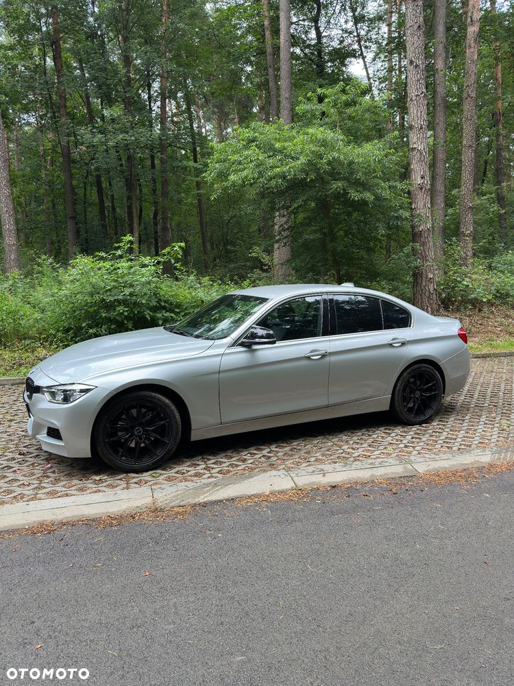 BMW Seria 3 330i Sport Line - 3