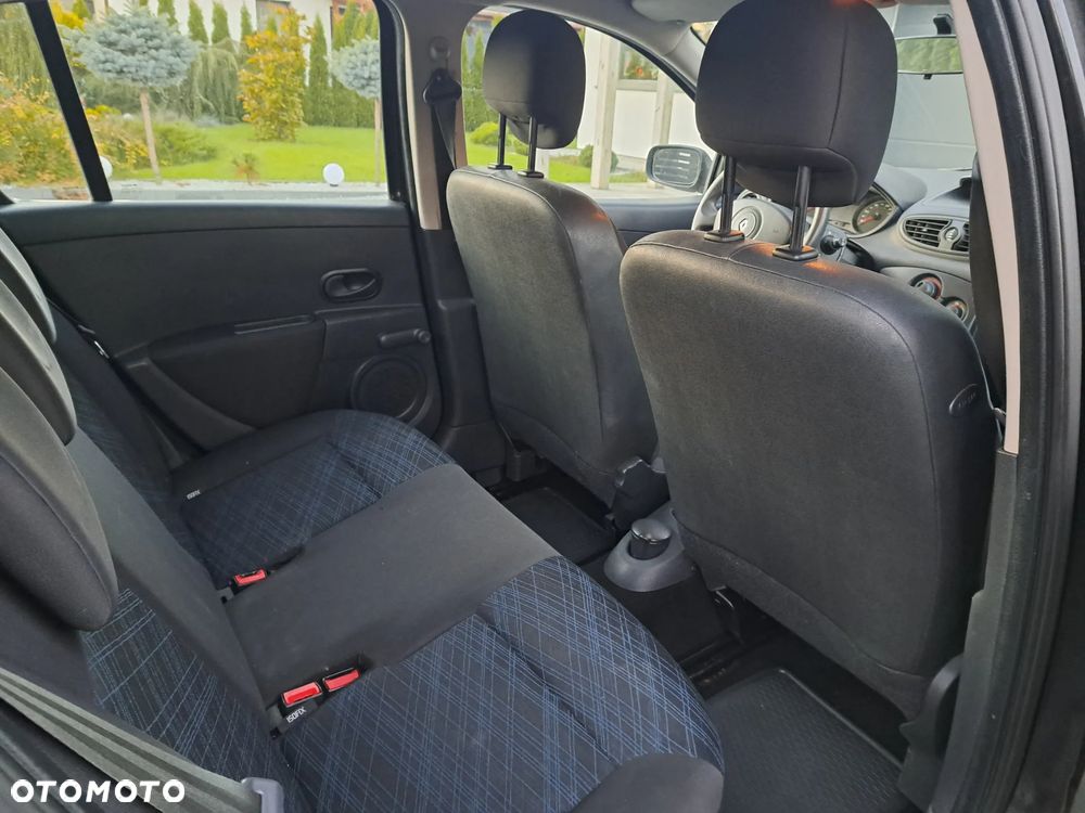 Renault Clio - 8
