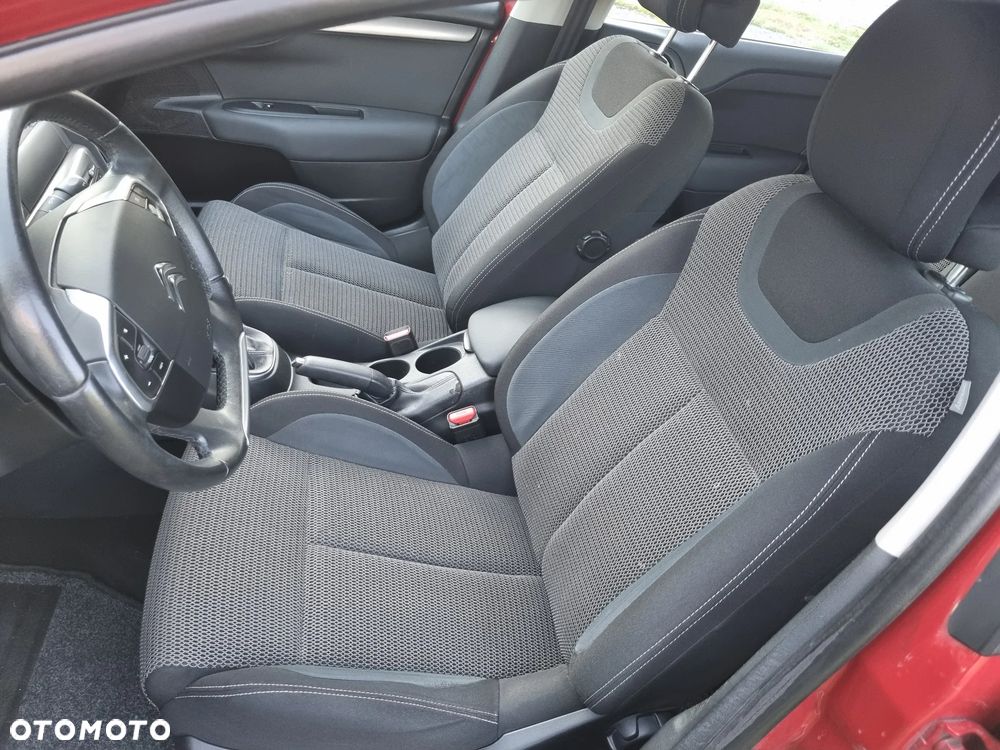 Citroën C4 e-HDi 115 Selection - 12