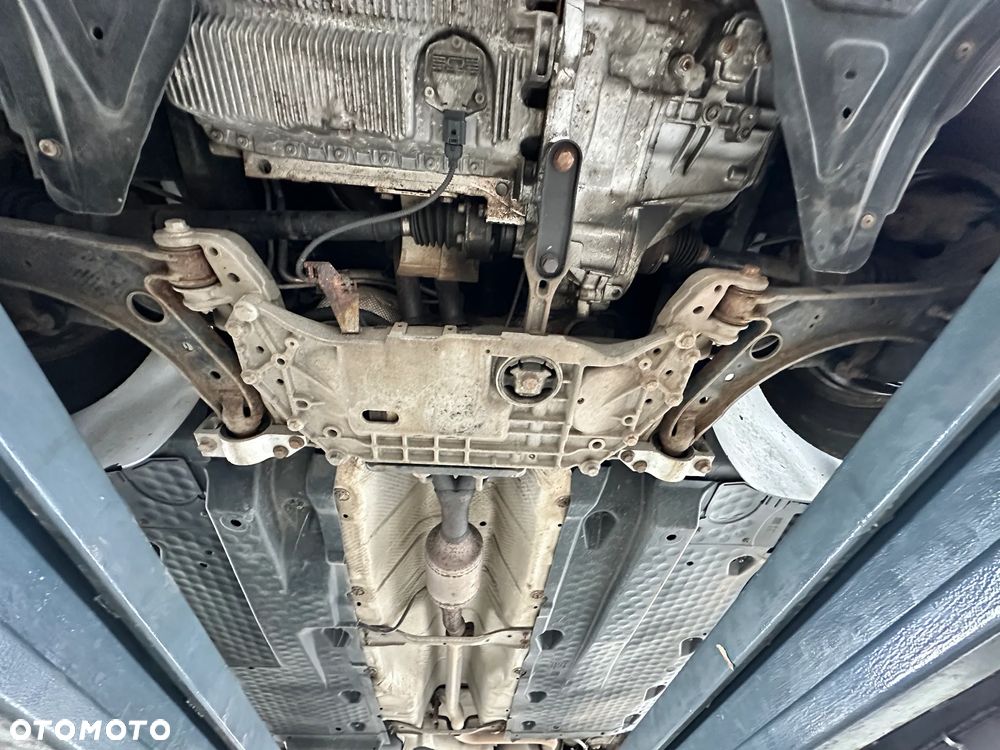 Volkswagen Golf 1.6 Comfortline - 32