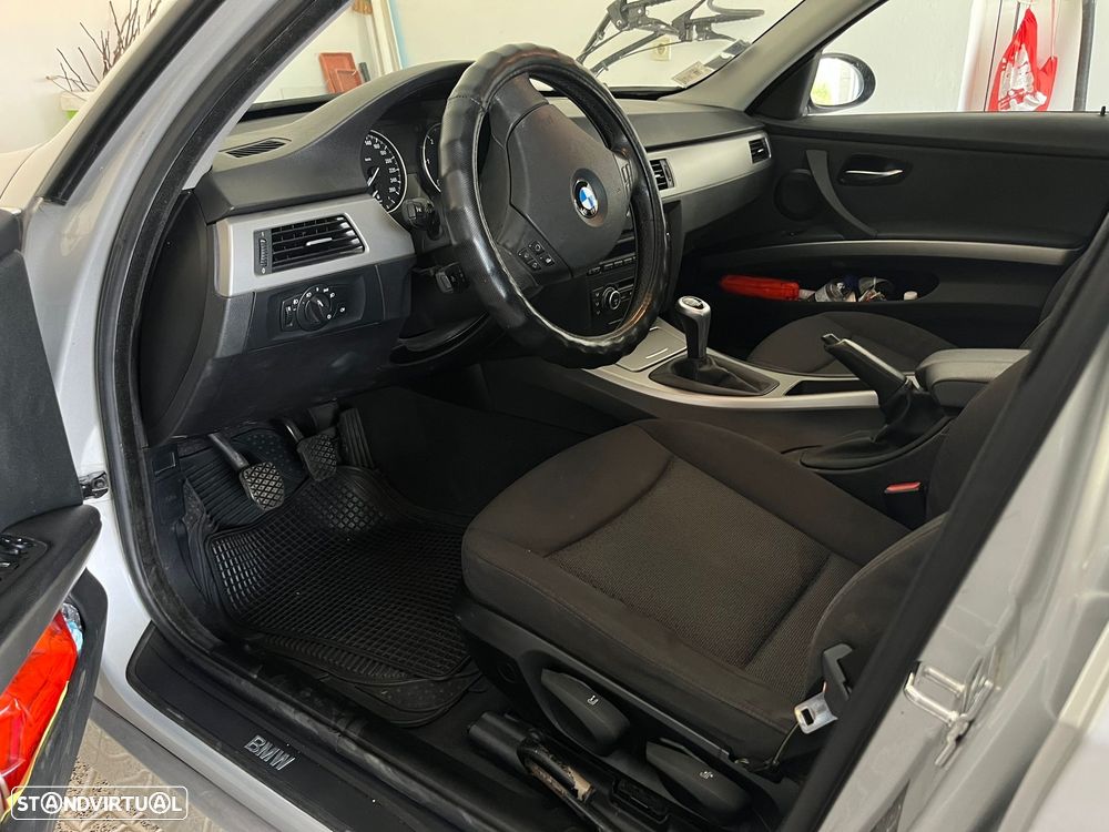 BMW 318 d Touring - 9