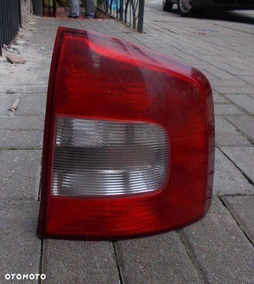 SKODA OCTAVIA 2 II LIFT 08-12 KOMBI PRAWA ORYGINAŁ - 1
