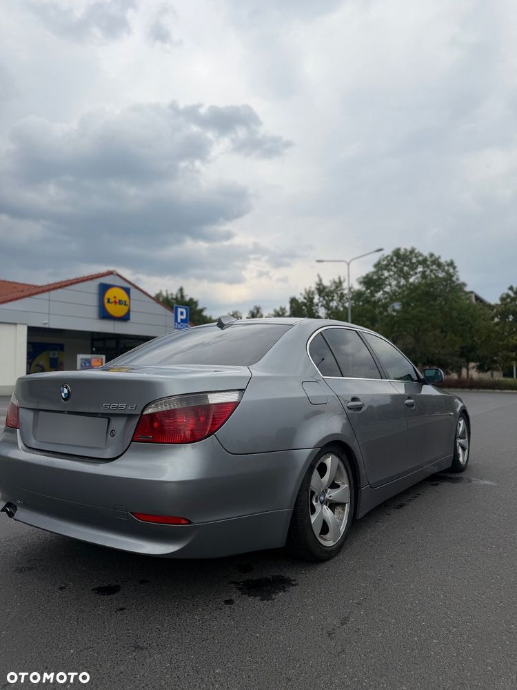 BMW Seria 5 525d - 11