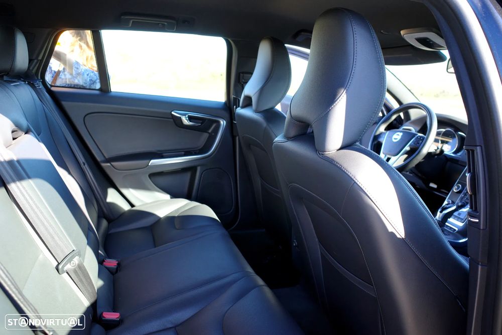Volvo V60 D6 Plug-In-Hybrid AWD Geartronic Summum - 19