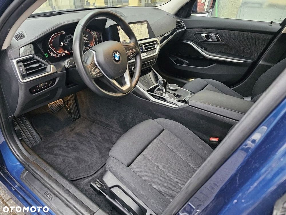 BMW Seria 3 330i xDrive - 6