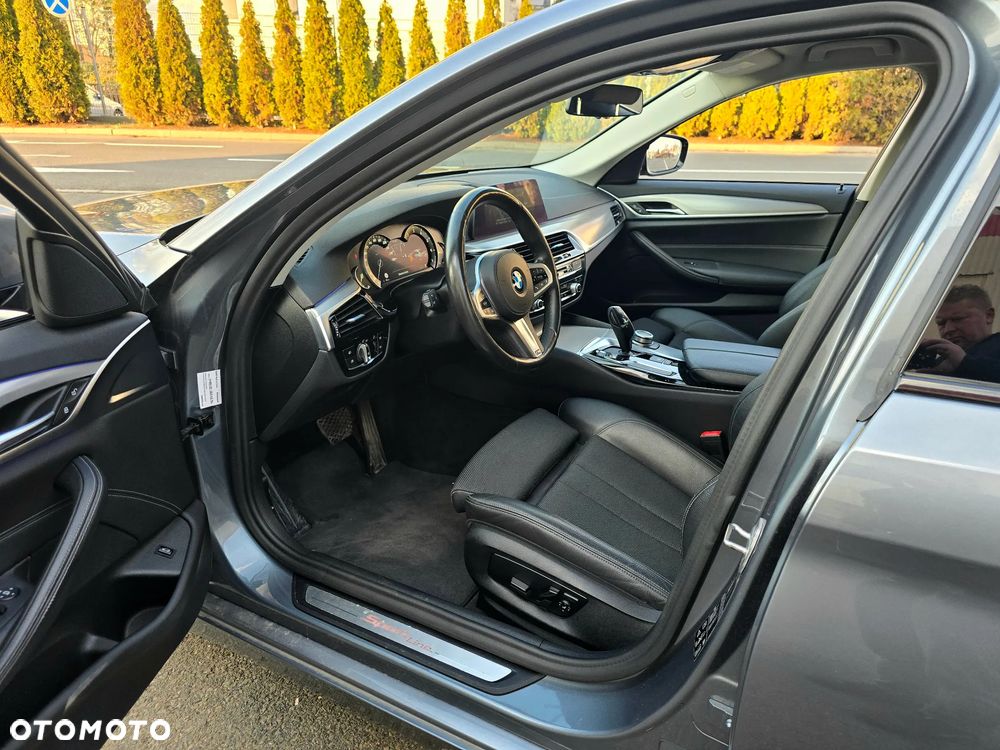 BMW Seria 5 530i xDrive Luxury Line sport - 11