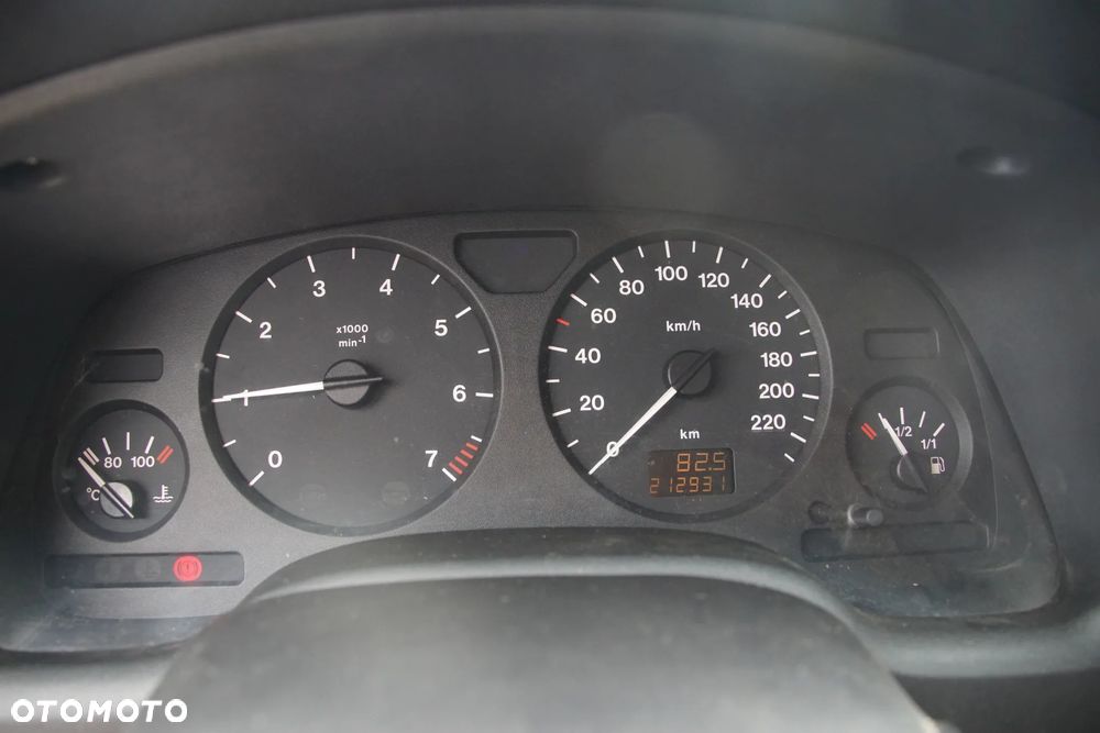 Auto na części - Opel Astra II G 1.6 16V 101 KM X16XEL F17 Z147 1999R Silnik Skrzynia Drzwi Maska Błotnik Zderzak Klapa Lampa Lusterko Klamka Szyba Deska Kokpit Sterownik Moduł Czujnik Licznik Panel Kierownica - 12