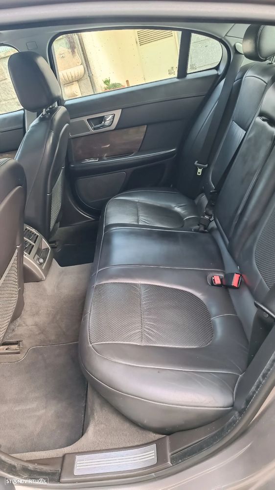 Jaguar XF 3.0 D V6 Premium Luxury - 14