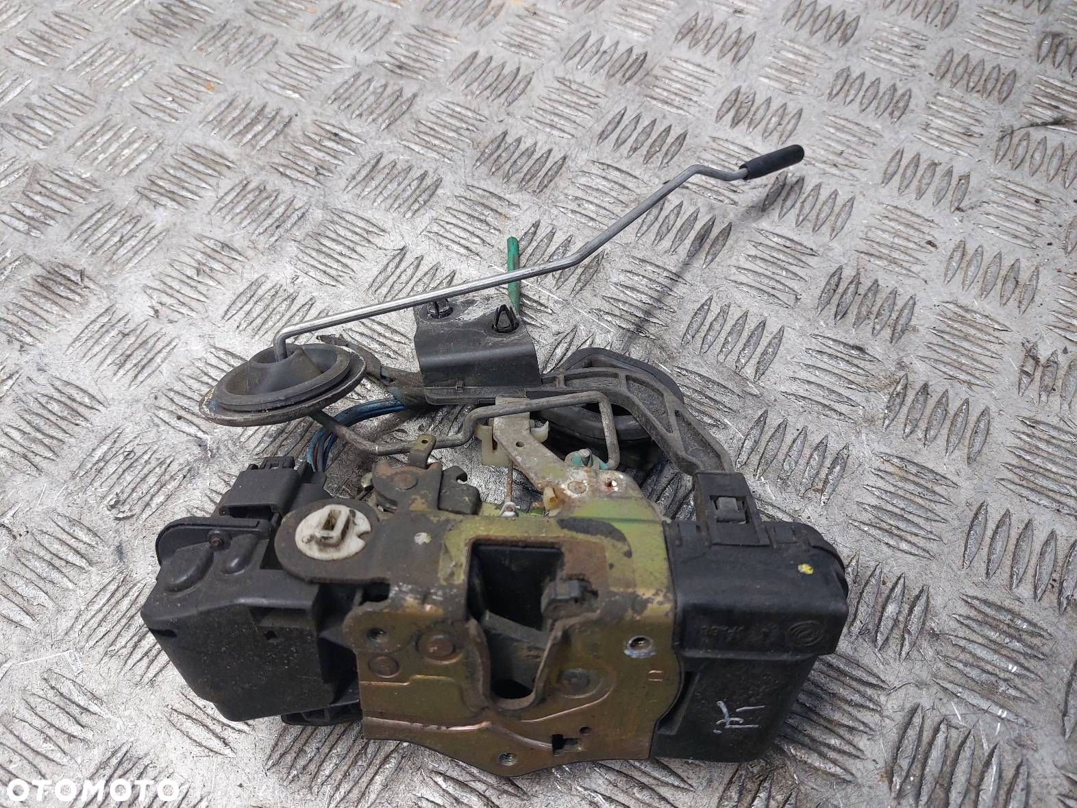 ZAMEK DRZWI LEWY PRZÓD FIAT STILO I 5D 46786802 - 2