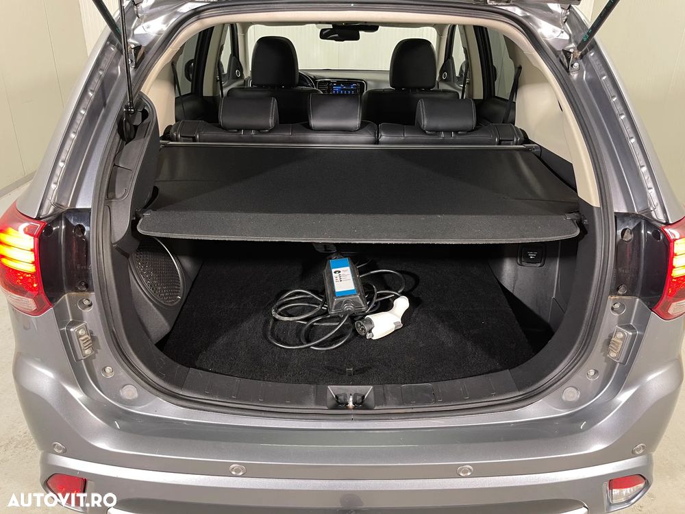 Mitsubishi Outlander 2.0 4WD Top - 14