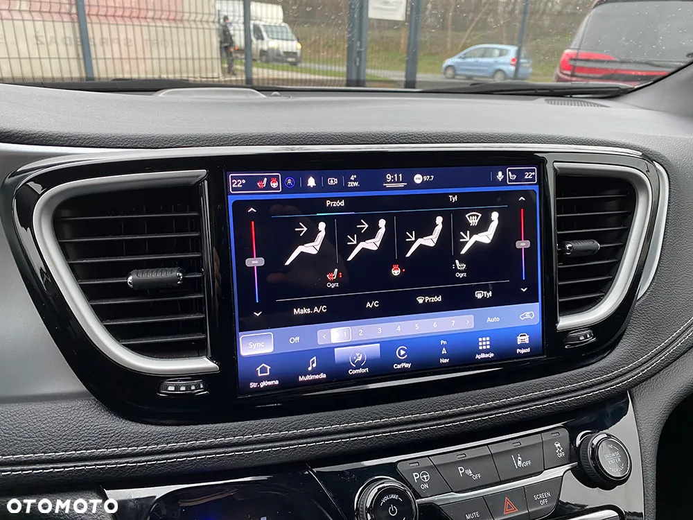 Chrysler Pacifica - 27