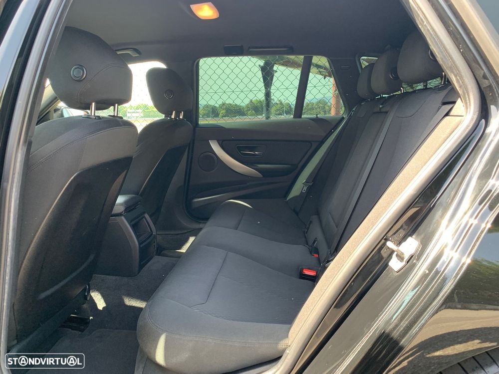 BMW 320 d Auto Pack M - 18