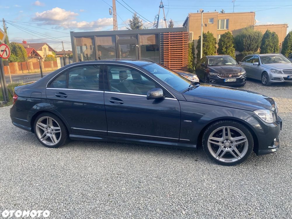 Mercedes-Benz Klasa C 180 CGI BlueEFFICIENCY Avantgarde - 16